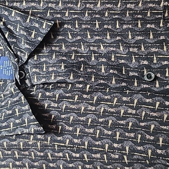 Men's Short Sleeve Button Down Shirt - Picture 4 of 5